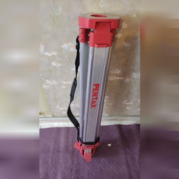 سه پایه دوربین نقشه برداری درجه یک 