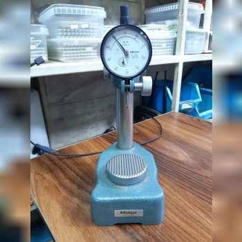 Dial Gage Stands code no:7003 میتوت