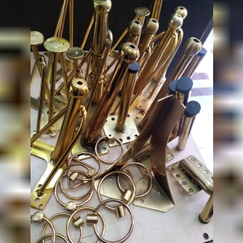 پایه مبلی سایزهای مختلف موجود است 09196288820