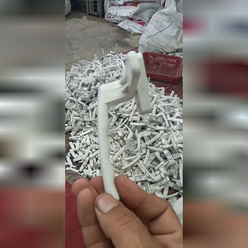 تولید کننده دستگیره سبک و سنگین مخصوص دربهای پی وی سی با نازلترین قیمت برای همکاران عزیز ۰۹۱۲۵۲۸۲۲۴۸