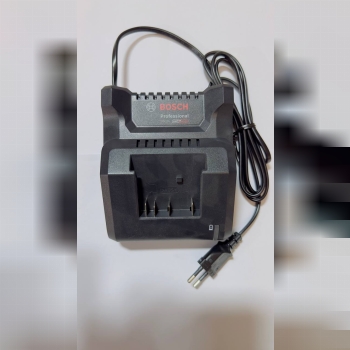 ⭕️پايه شارژر بوش ١٨ ولت اصلي