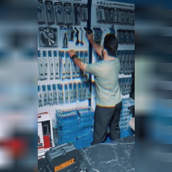 تراز لیزری نور سبز طرح دیوالت