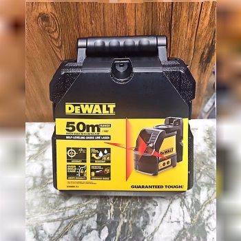 تراز نور قرمز اصلی دیوالت 