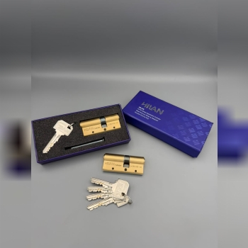  سیلندرفوق امنیتی لوکس هیلان   کلید دوشیار برنجی/بدنه برنجی دارای تسمه فولادی نشکن بسته بندی شکیل/دا