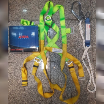 کمربند ایمنی در ارتفاع