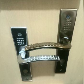 #دستگیره_پلاک_خالدار #دستگیره_درب 🟦🟦 دستگیره پلاک خالدار با کیفیت عالی و آبکاری خوب ورق ضخیم .وزن سن