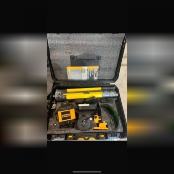 تراز لیزری ۴خط پایه دار دیوالت