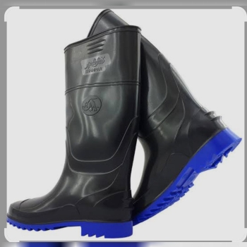 چکمه مشکی شهپذ