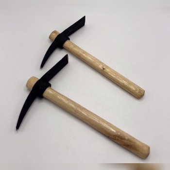 تیشه نوک تیز دسته چوبی
