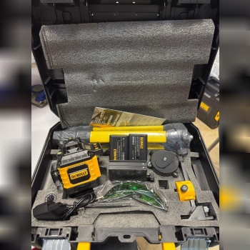 تراز لیزری ۴خط پایه دار دیوالت