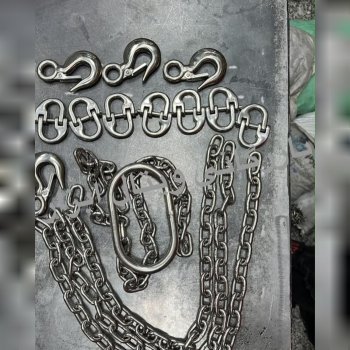 بازرگاني ويتال ابزار وارد كننده و مركز پخش. زنجير. جرثقيل. سيم بكسل وتسمه هاى حمل بار.... تهران:خياب